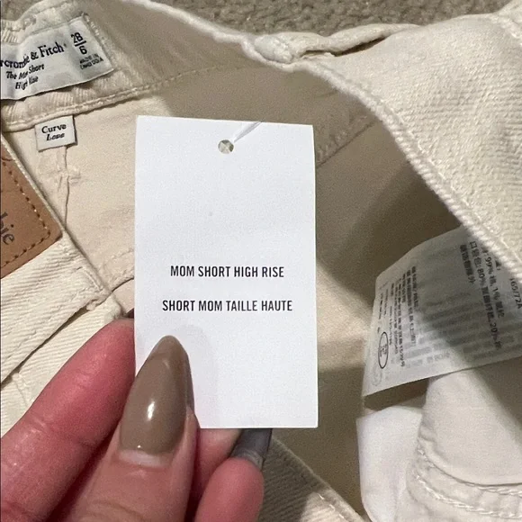 Abercrombie and Fitch High Rise Mom Short - Picture 3 of 5